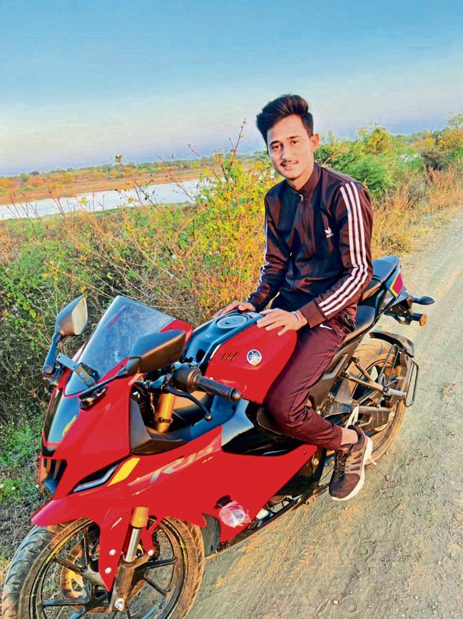 Saurabh Londhe, a blogger, purchased a sports bike worth  <span class=