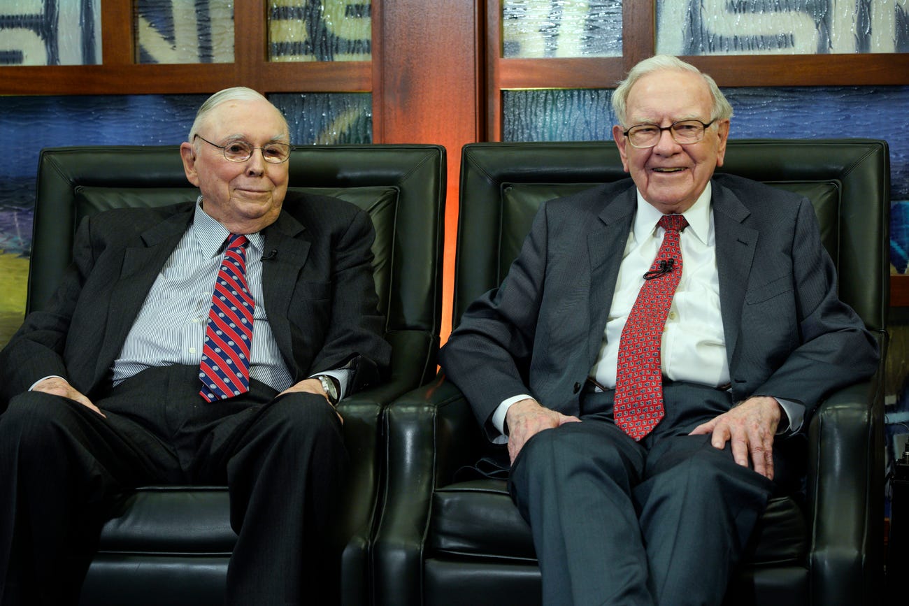 Charlie Munger, left, and Warren Buffett, right